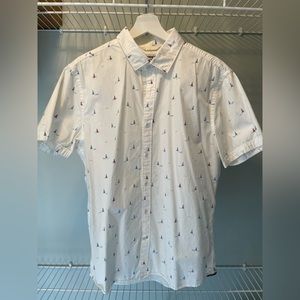 Express Soft Wash Mens Large Short Sleeve Button Down White Sailboats